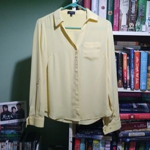 🐥 Soft Yellow Long Sleeve Button Down Blouse 🐥